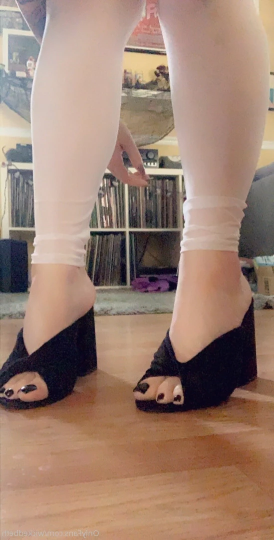 Backdoor Goth 🦇 [ bettyclark ] Onlyfans leaked photo 8816384 on Hotleaks.tv