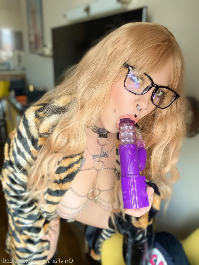 Backdoor Goth 🦇 [ bettyclark ] Onlyfans leaked photo 8822020 on Hotleaks.tv