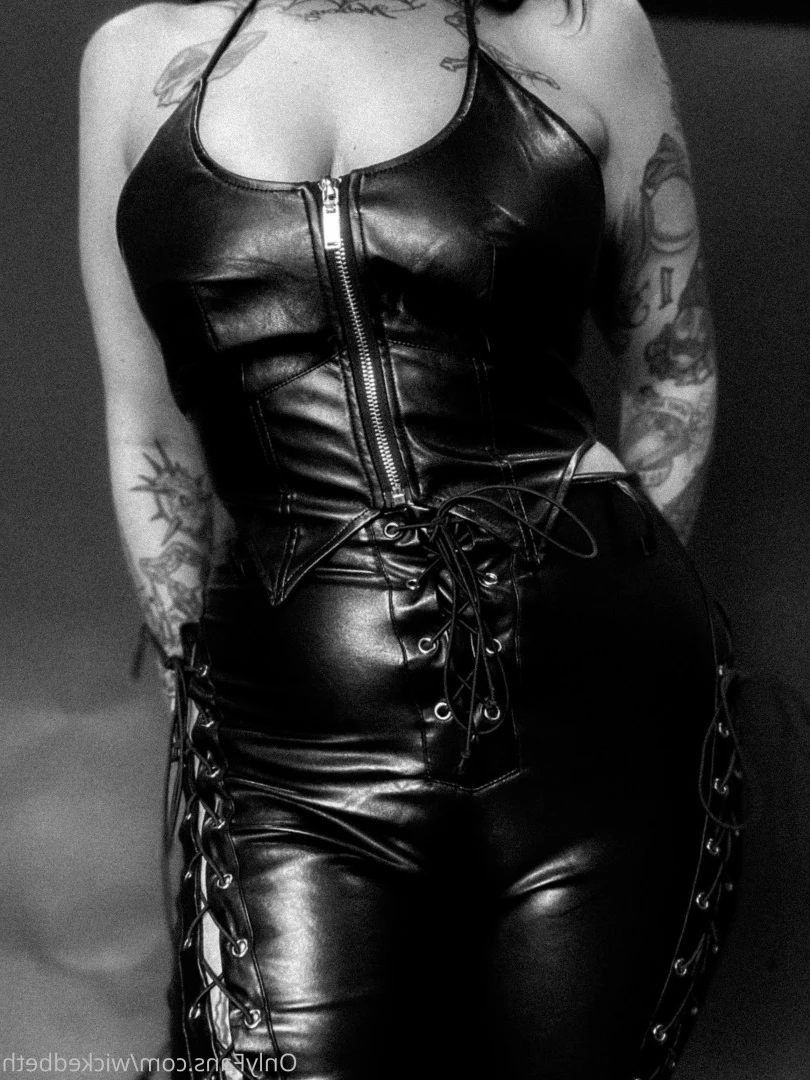 Backdoor Goth 🦇 [ bettyclark ] Onlyfans leaked photo 8826733 on Hotleaks.tv