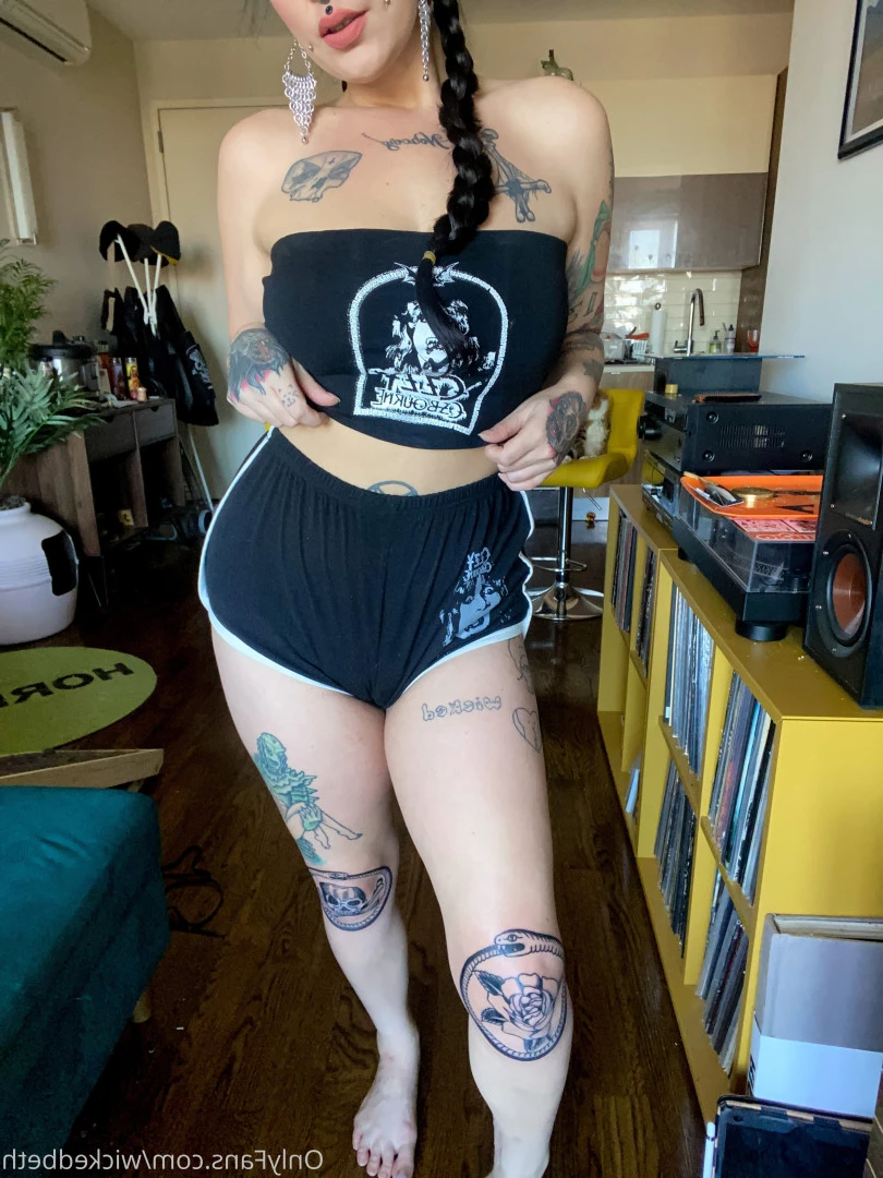 Backdoor Goth 🦇 [ bettyclark ] Onlyfans leaked photo 8827706 on Hotleaks.tv