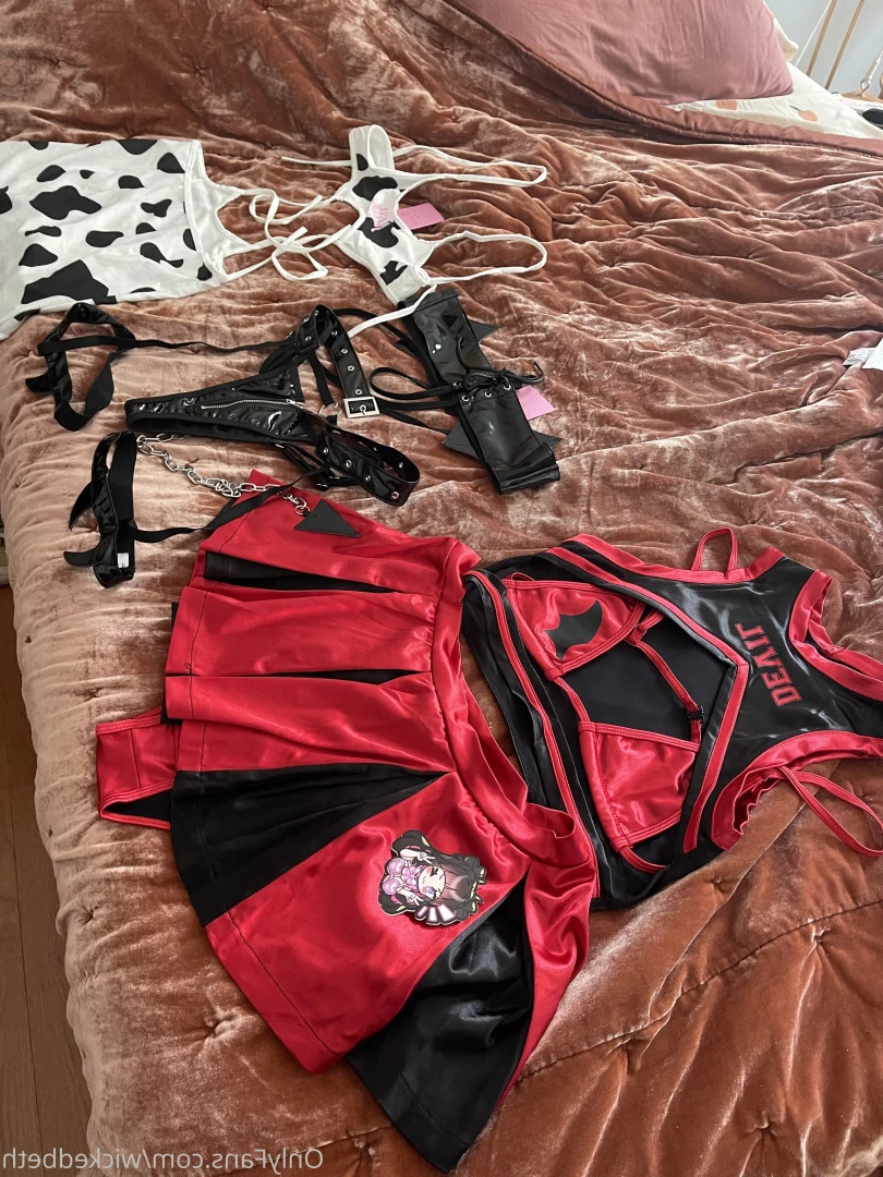 Backdoor Goth 🦇 [ bettyclark ] Onlyfans leaked photo 8831874 on Hotleaks.tv
