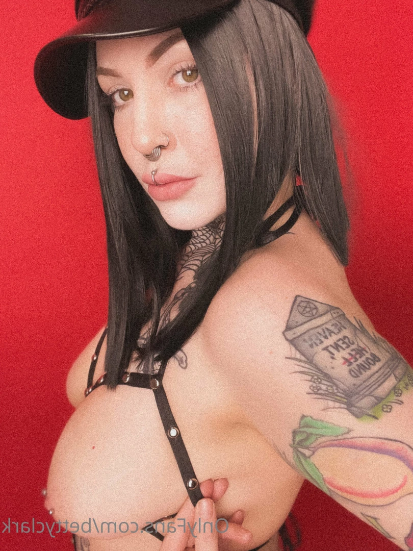 Backdoor Goth 🦇 [ bettyclark ] Onlyfans leaked photo 8835611 on Hotleaks.tv