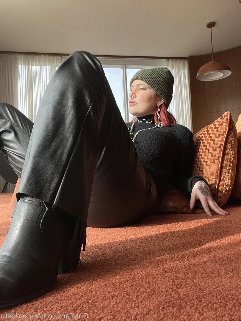 Backdoor Goth 🦇 [ bettyclark ] Onlyfans leaked photo 8838966 on Hotleaks.tv