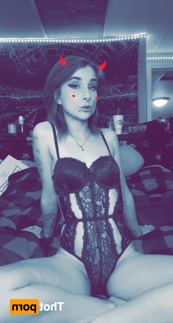 MissNikkiX666 [ bongbitch420 ] Onlyfans leaked photo 13582854 on Hotleaks.tv
