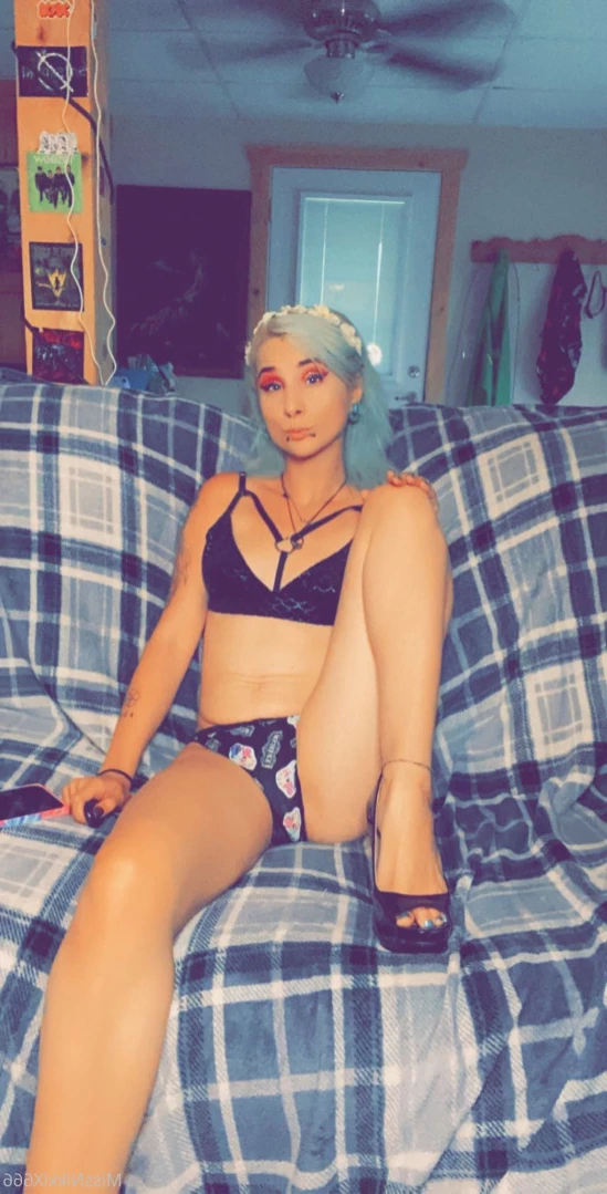MissNikkiX666 [ bongbitch420 ] Onlyfans leaked photo 15568214 on Hotleaks.tv