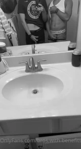 10472762