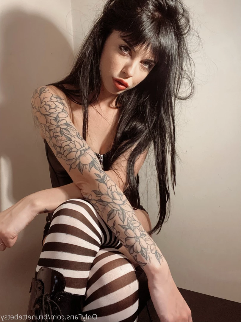 Miss Betsy [ brunettebetsy ] Onlyfans leaked photo 9137729 on Hotleaks.tv