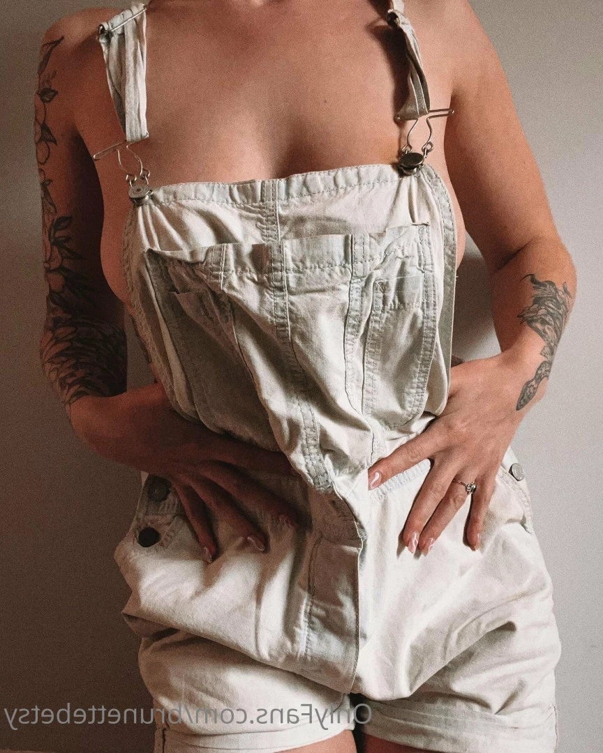 Miss Betsy [ brunettebetsy ] Onlyfans leaked photo 9143355 on Hotleaks.tv