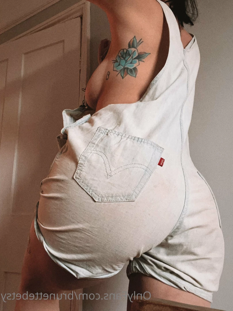 Miss Betsy [ brunettebetsy ] Onlyfans leaked photo 9144465 on Hotleaks.tv