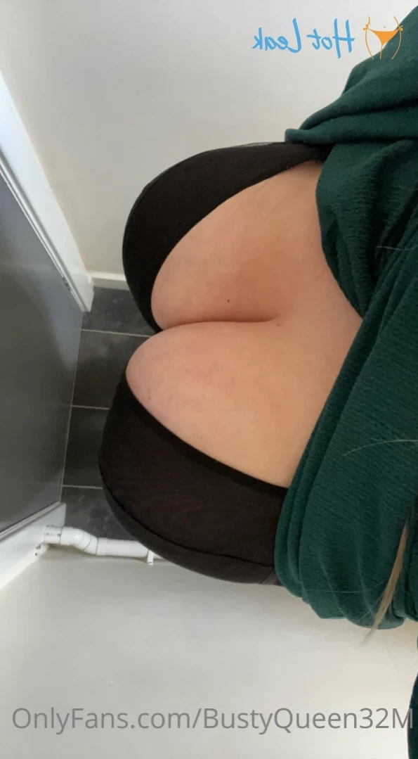 BustyQueen32M👑 [ bustyqueen32m ] Onlyfans leaked photo 15143886 on Hotleaks.tv