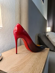 8986683