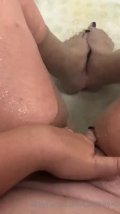 10464560