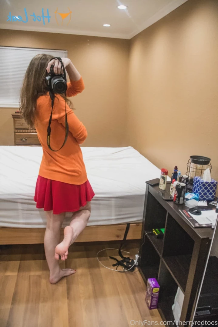 cherryredtoes Onlyfans leaked photo 14211973 on Hotleaks.tv