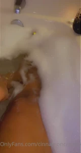 10456100