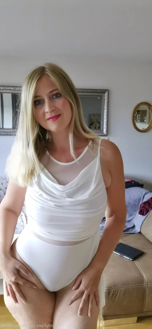 Masked Curvy Goddess [ maskedcurvygoddess ] Onlyfans leaked photo 12770799 on Hotleaks.tv
