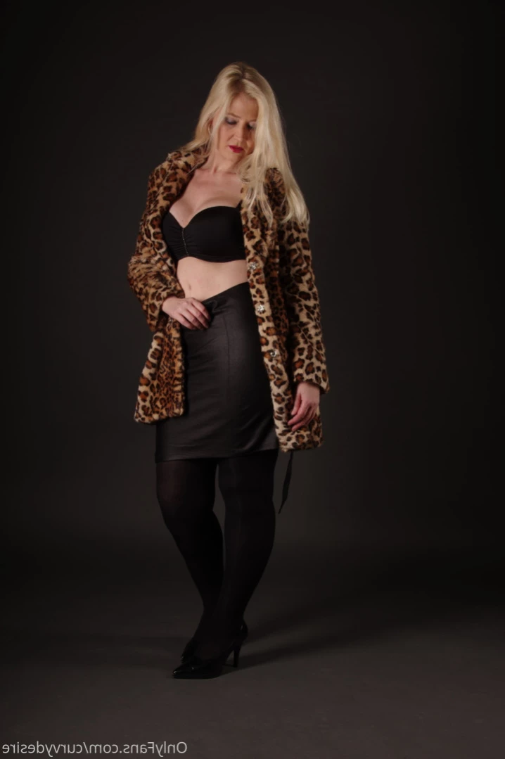 Masked Curvy Goddess [ maskedcurvygoddess ] Onlyfans leaked photo 12771565 on Hotleaks.tv