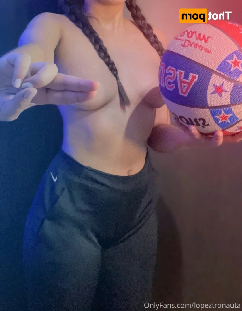 Laura López [ lopeztronauta ] Onlyfans leaked photo 12835859 on Hotleaks.tv
