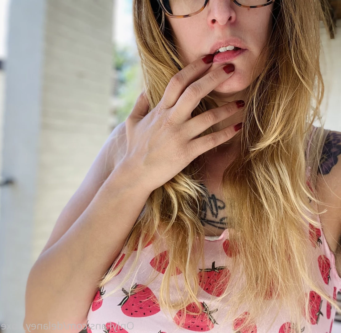 shanna the brunette bimbo [ shannasins ] Onlyfans leaked photo 10191296 on Hotleaks.tv