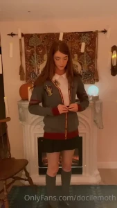 10437621