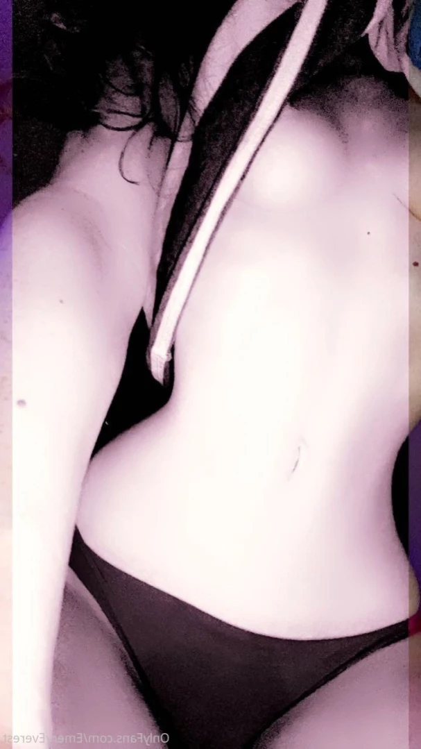 EmeryEverest (PaleLikeIce) [ emeryeverest ] Onlyfans leaked photo 11763649 on Hotleaks.tv