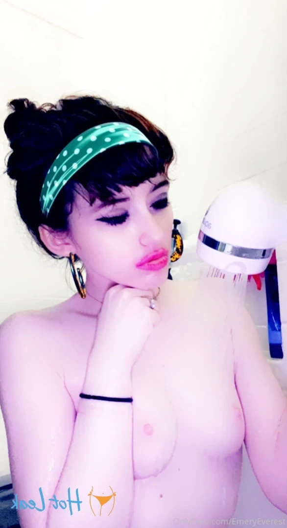 EmeryEverest (PaleLikeIce) [ emeryeverest ] Onlyfans leaked photo 12740482 on Hotleaks.tv