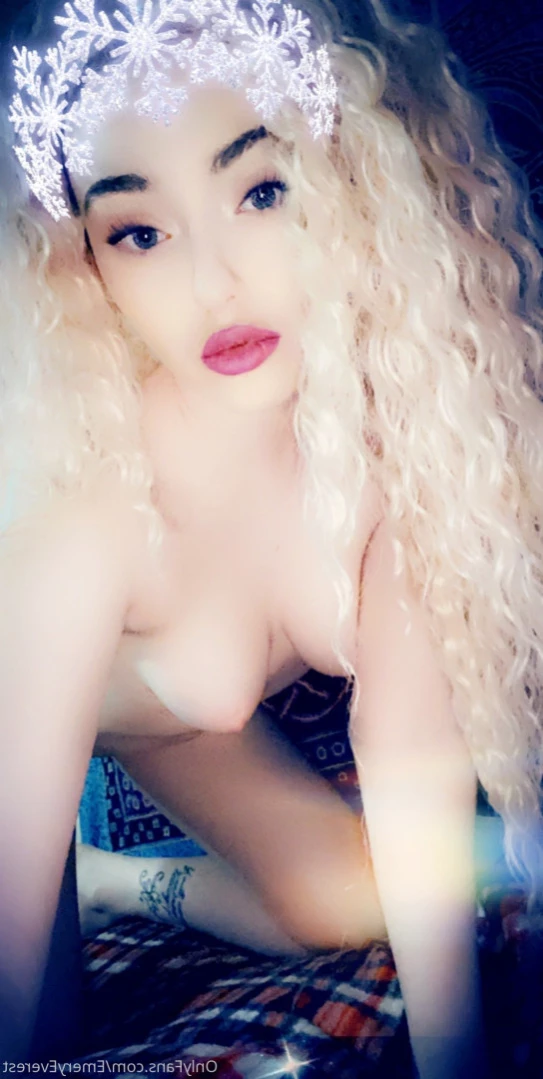 EmeryEverest (PaleLikeIce) [ emeryeverest ] Onlyfans leaked photo 12921103 on Hotleaks.tv