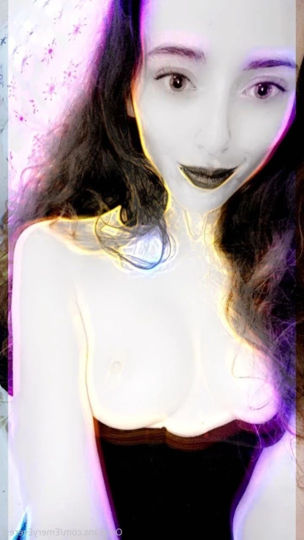 EmeryEverest (PaleLikeIce) [ emeryeverest ] Onlyfans leaked photo 13370316 on Hotleaks.tv