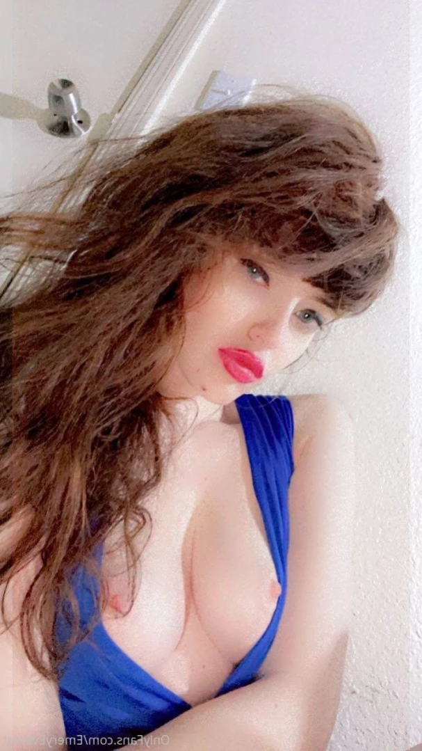 EmeryEverest (PaleLikeIce) [ emeryeverest ] Onlyfans leaked photo 13493111 on Hotleaks.tv