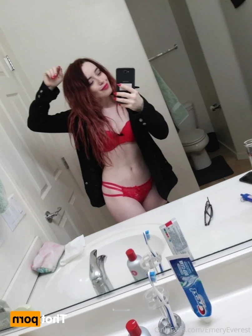 EmeryEverest (PaleLikeIce) [ emeryeverest ] Onlyfans leaked photo 14060569 on Hotleaks.tv