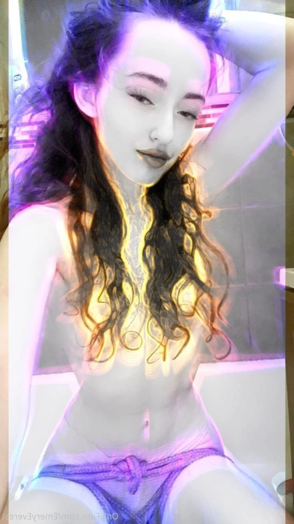 EmeryEverest (PaleLikeIce) [ emeryeverest ] Onlyfans leaked photo 14241610 on Hotleaks.tv