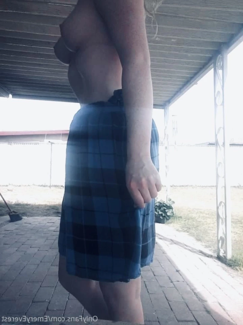 EmeryEverest (PaleLikeIce) [ emeryeverest ] Onlyfans leaked photo 14242301 on Hotleaks.tv