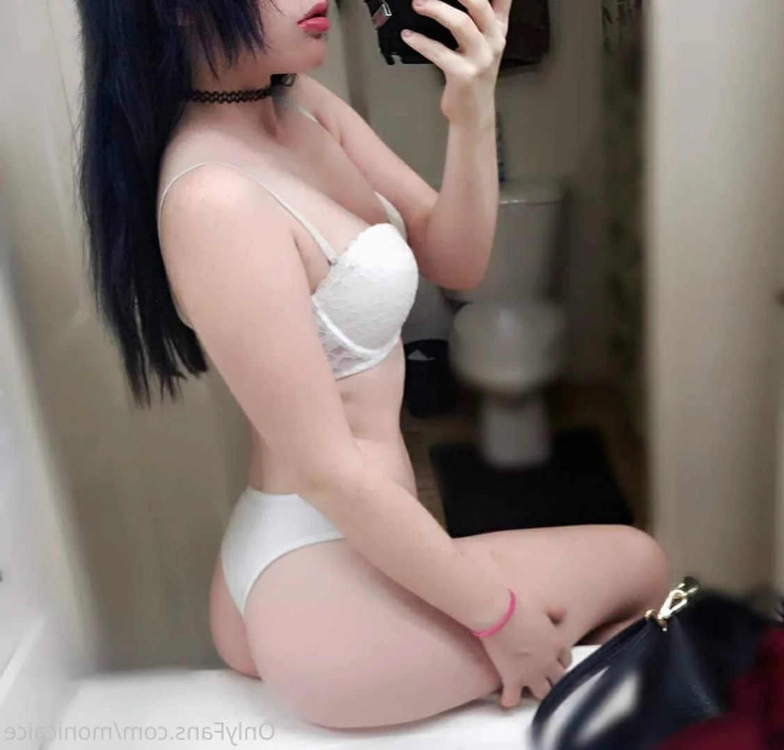 EmeryEverest (PaleLikeIce) [ emeryeverest ] Onlyfans leaked photo 14243599 on Hotleaks.tv
