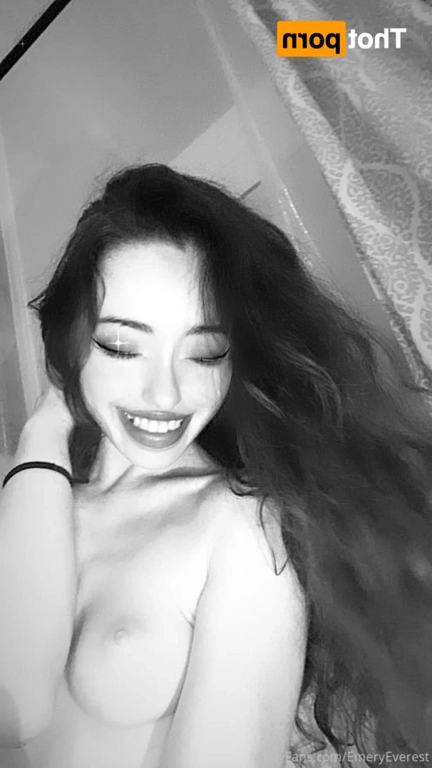 EmeryEverest (PaleLikeIce) [ emeryeverest ] Onlyfans leaked photo 14243952 on Hotleaks.tv
