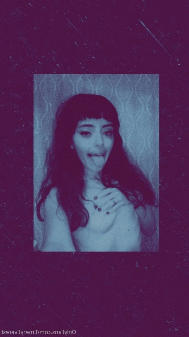 EmeryEverest (PaleLikeIce) [ emeryeverest ] Onlyfans leaked photo 14246968 on Hotleaks.tv