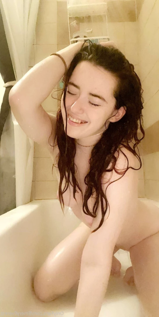 EmeryEverest (PaleLikeIce) [ emeryeverest ] Onlyfans leaked photo 14247314 on Hotleaks.tv