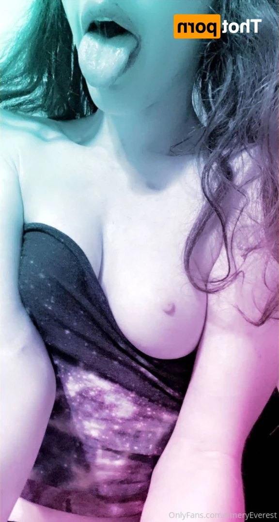 EmeryEverest (PaleLikeIce) [ emeryeverest ] Onlyfans leaked photo 14249713 on Hotleaks.tv