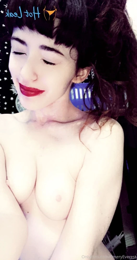 EmeryEverest (PaleLikeIce) [ emeryeverest ] Onlyfans leaked photo 14250104 on Hotleaks.tv