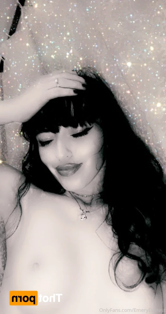 EmeryEverest (PaleLikeIce) [ emeryeverest ] Onlyfans leaked photo 14257323 on Hotleaks.tv