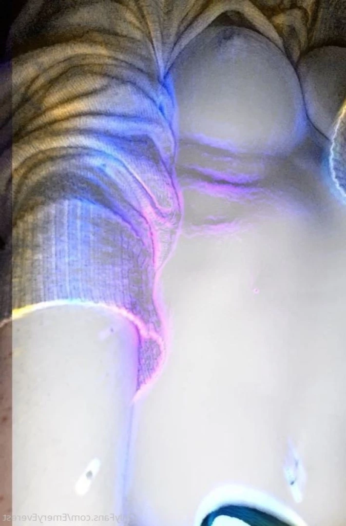 EmeryEverest (PaleLikeIce) [ emeryeverest ] Onlyfans leaked photo 14257872 on Hotleaks.tv