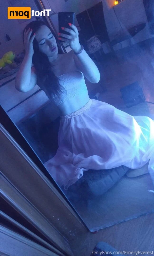 EmeryEverest (PaleLikeIce) [ emeryeverest ] Onlyfans leaked photo 14258026 on Hotleaks.tv