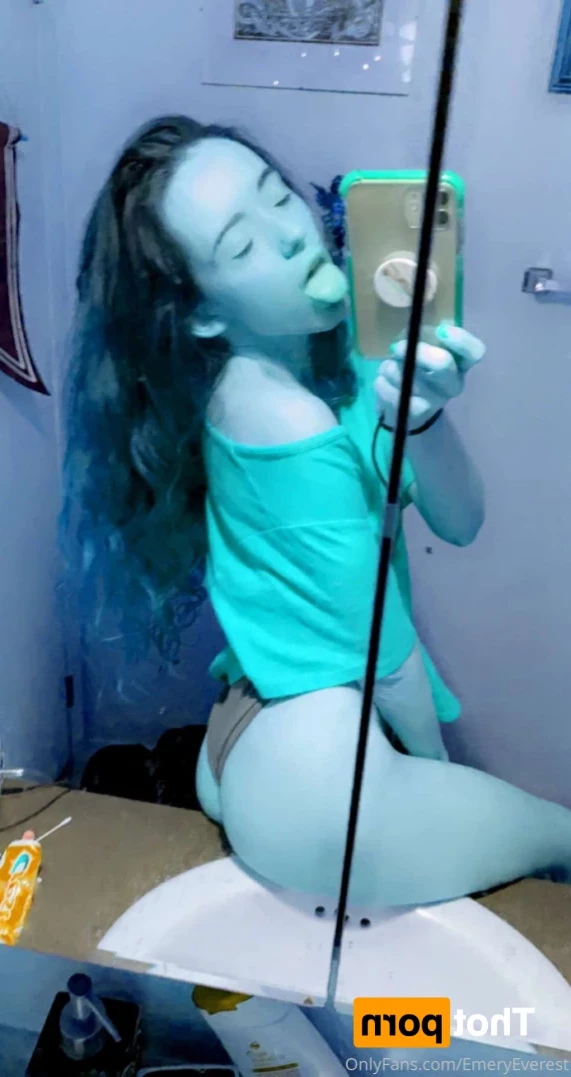 EmeryEverest (PaleLikeIce) [ emeryeverest ] Onlyfans leaked photo 15663626 on Hotleaks.tv