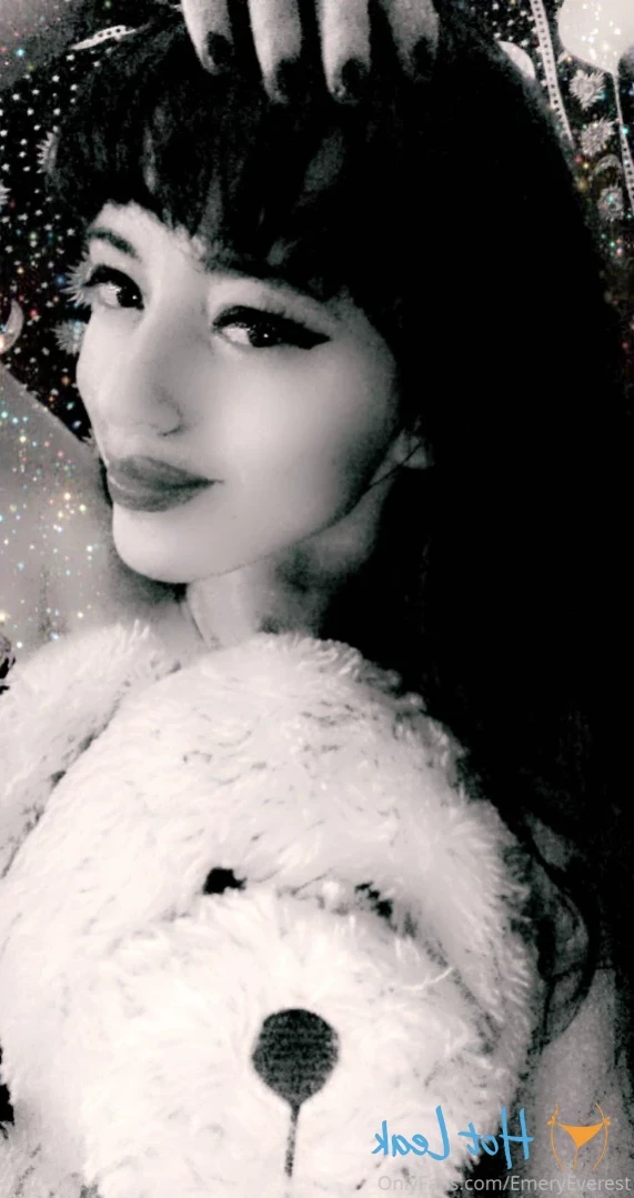 EmeryEverest (PaleLikeIce) [ emeryeverest ] Onlyfans leaked photo 15981076 on Hotleaks.tv