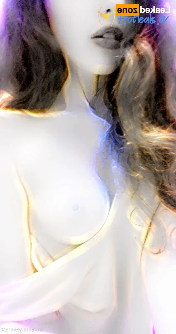 EmeryEverest (PaleLikeIce) [ emeryeverest ] Onlyfans leaked photo 16065170 on Hotleaks.tv