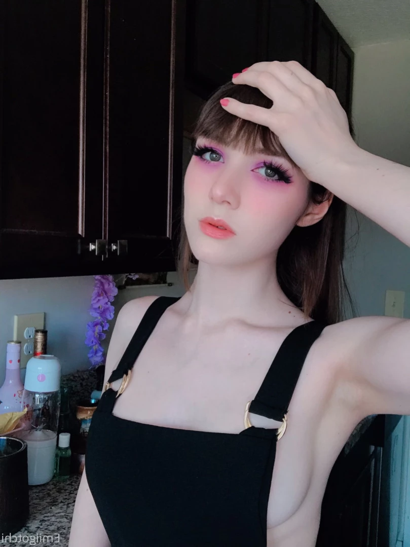 Emi [ emiigotchi ] Onlyfans leaked photo 12458933 on Hotleaks.tv