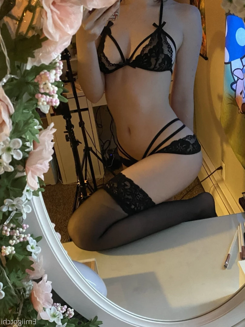 Emi [ emiigotchi ] Onlyfans leaked photo 12681463 on Hotleaks.tv