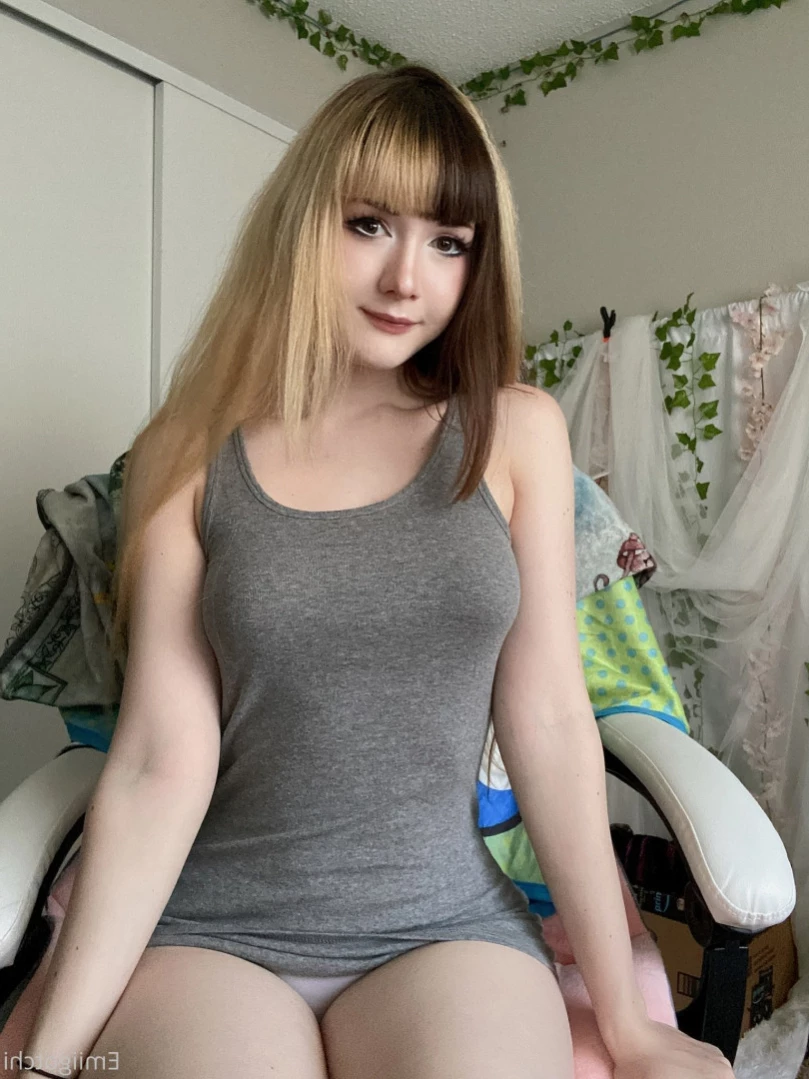 Emi [ emiigotchi ] Onlyfans leaked photo 12725229 on Hotleaks.tv