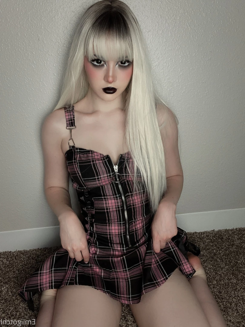 Emi [ emiigotchi ] Onlyfans leaked photo 12727492 on Hotleaks.tv