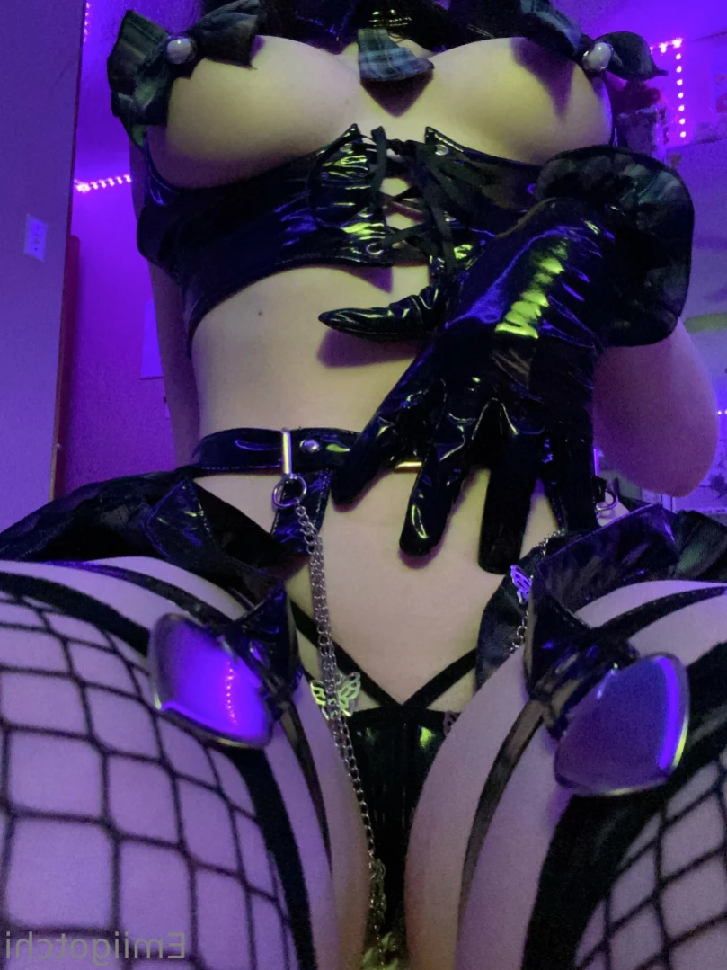 Emi [ emiigotchi ] Onlyfans leaked photo 12730979 on Hotleaks.tv