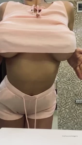 1633405