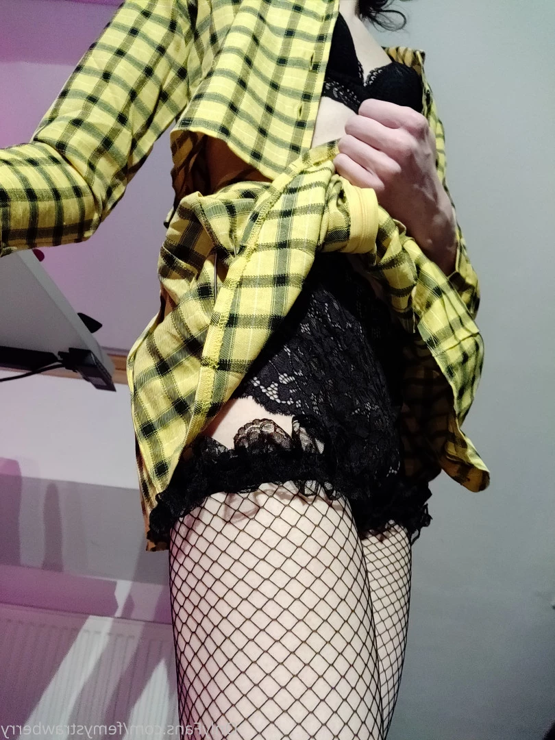 Lil Snarky Berry [ lilsnarkyberry ] Onlyfans leaked photo 8766633 on Hotleaks.tv
